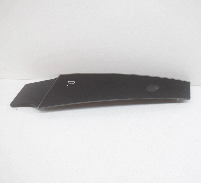 (B) piilari kate (ülemine) – Tesla Model S (2012-)
