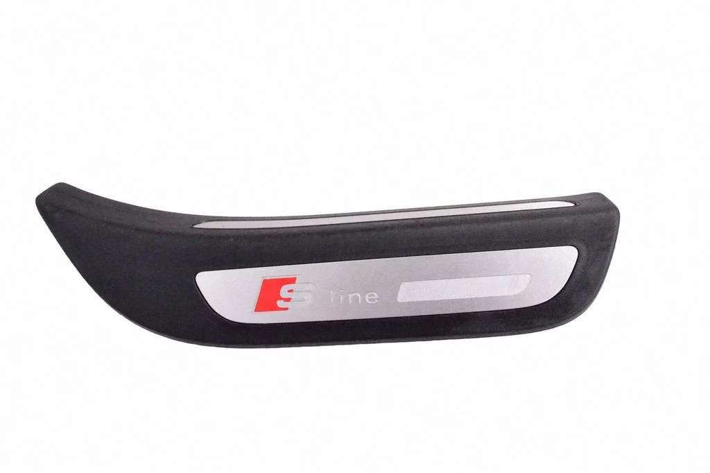 Rear sill trim cover 8R0853376C