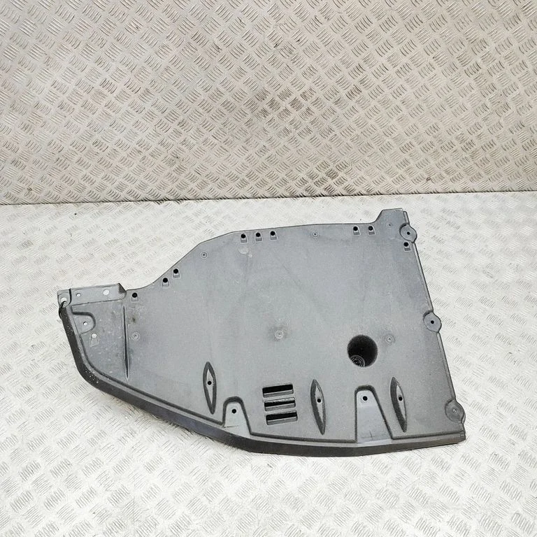 Pikapi kasti põhjakate 5839846020 – Lexus RZ (2023-)