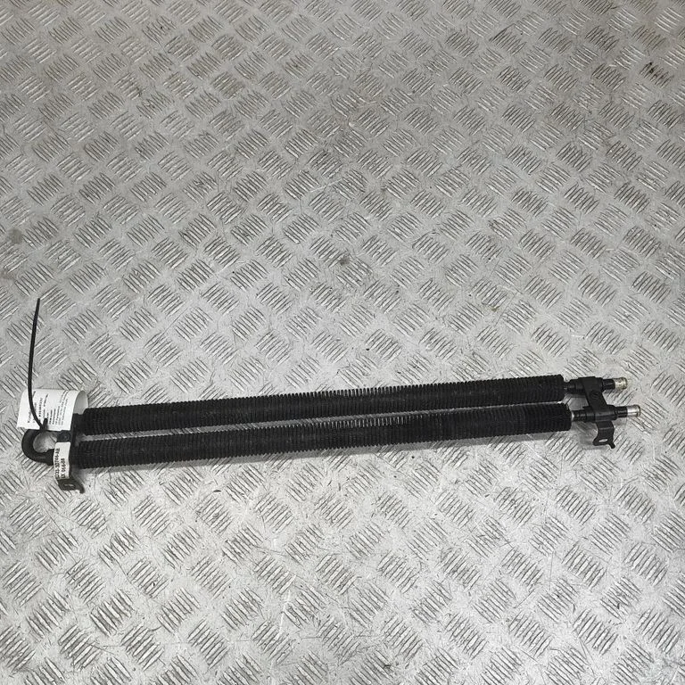 Stūres pastiprinātāja radiators 8D333D746AB