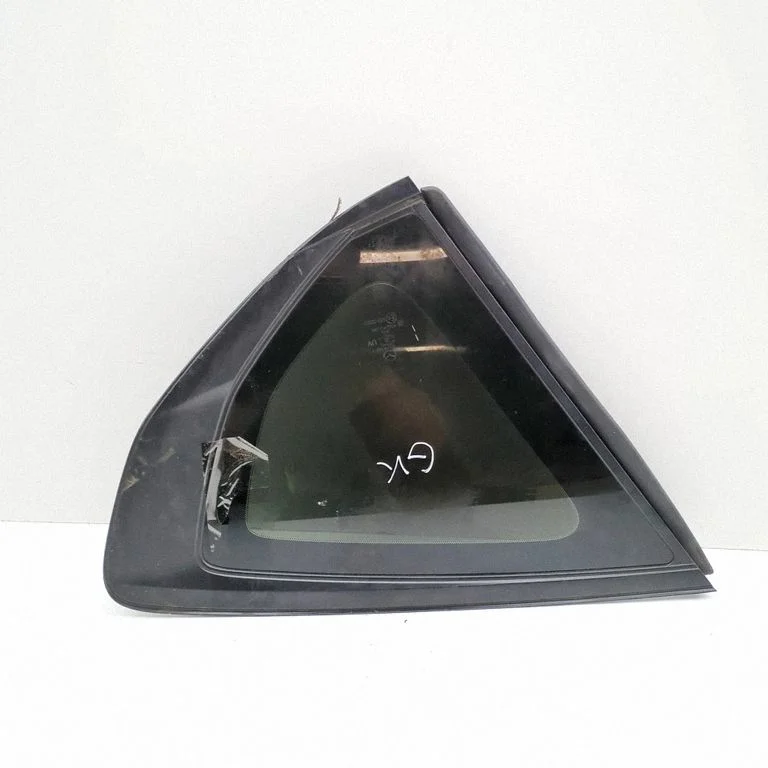 Aizmugurējais sāna virsbūves stikls KR9P63950A