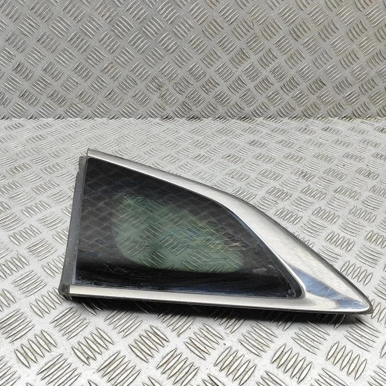 Tagumine kere külgklaas SA3F5406010U