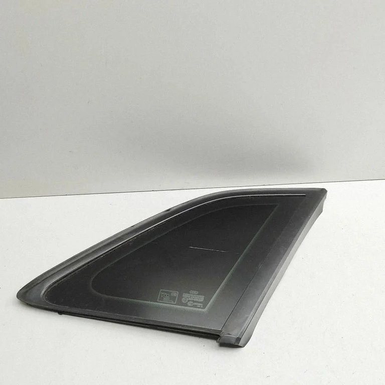 Rear side window 8V4845300A