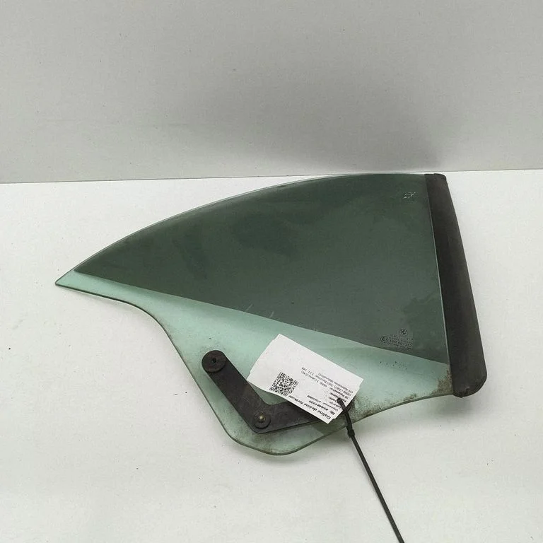 Szyba boczna tylna (karoseria) 8209424