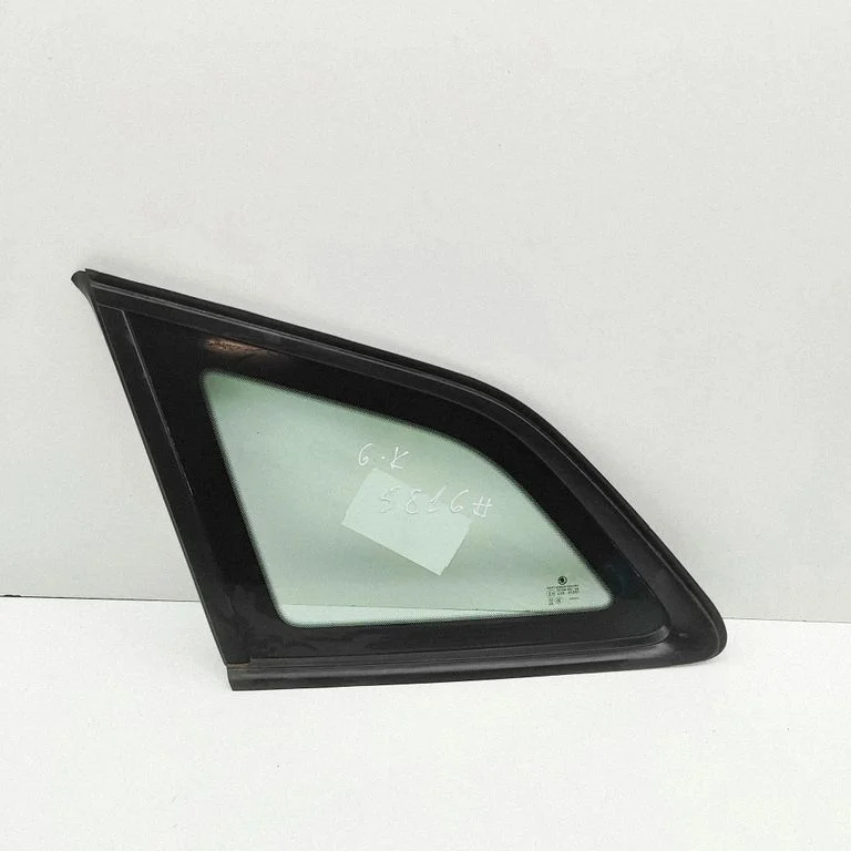 Rear side window 5LG845297
