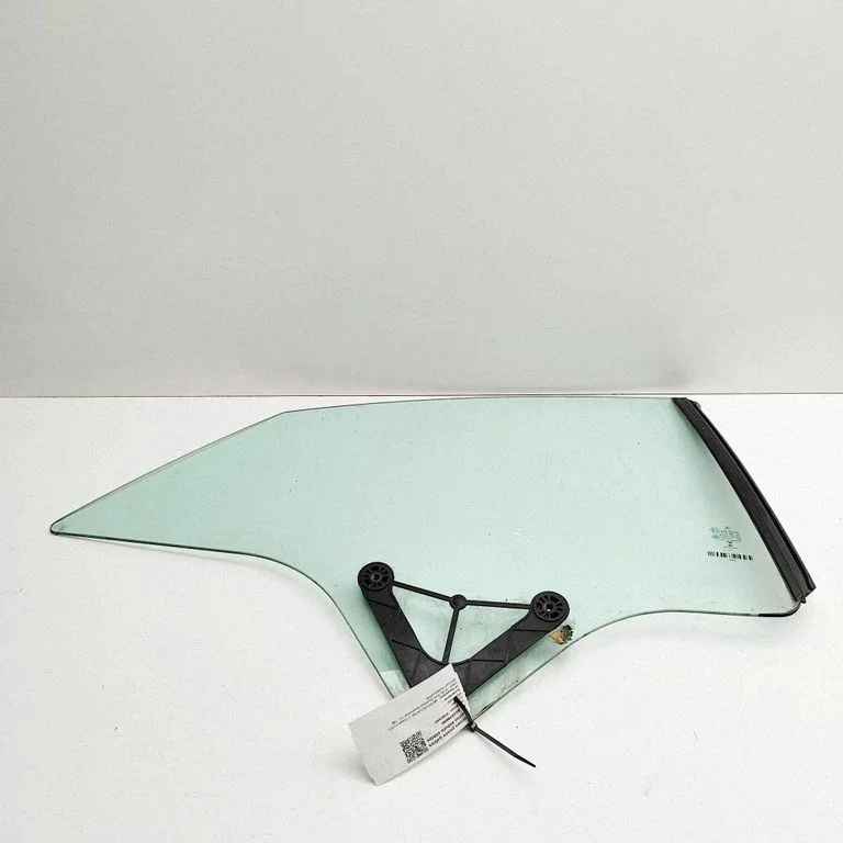 Rear side window 43R00050