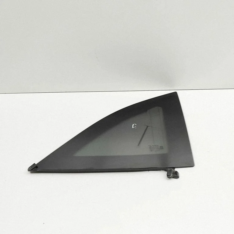 Aizmugurējais sāna virsbūves stikls 43R012467
