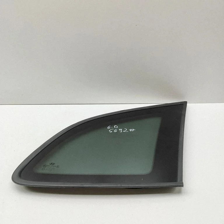 Rear side window 878202B000