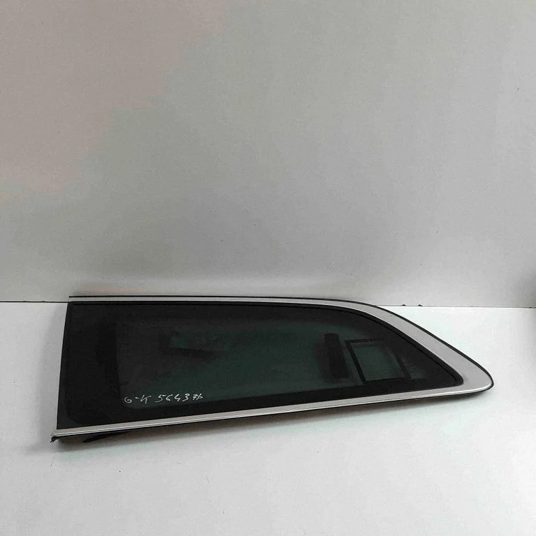 Aizmugurējais sāna virsbūves stikls – Volvo V60 (2018-)