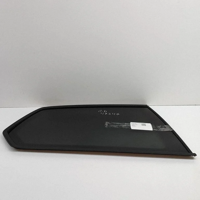Aizmugurējais sāna virsbūves stikls 5G3845042A