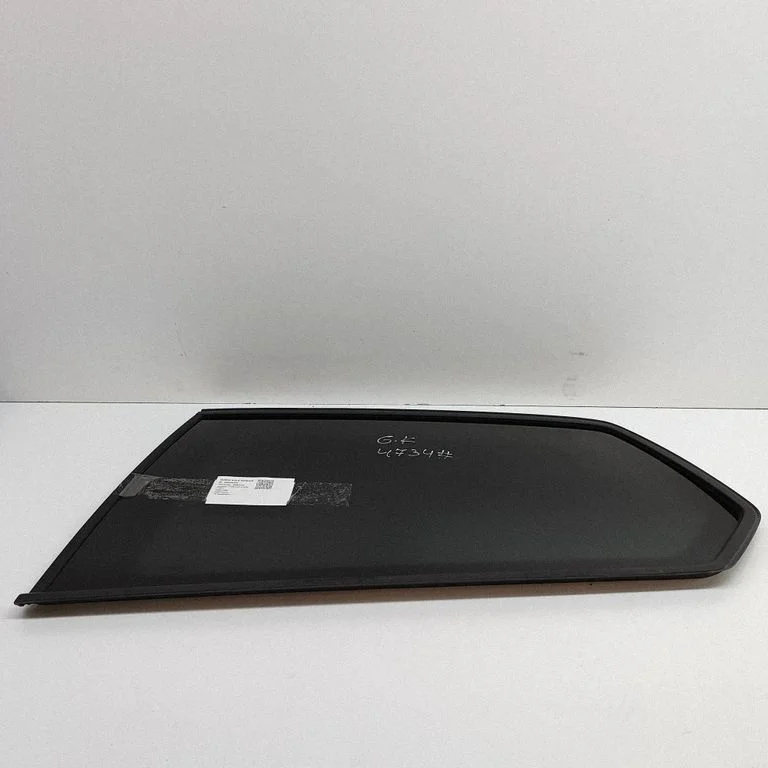 Aizmugurējais sāna virsbūves stikls 5G3845041B