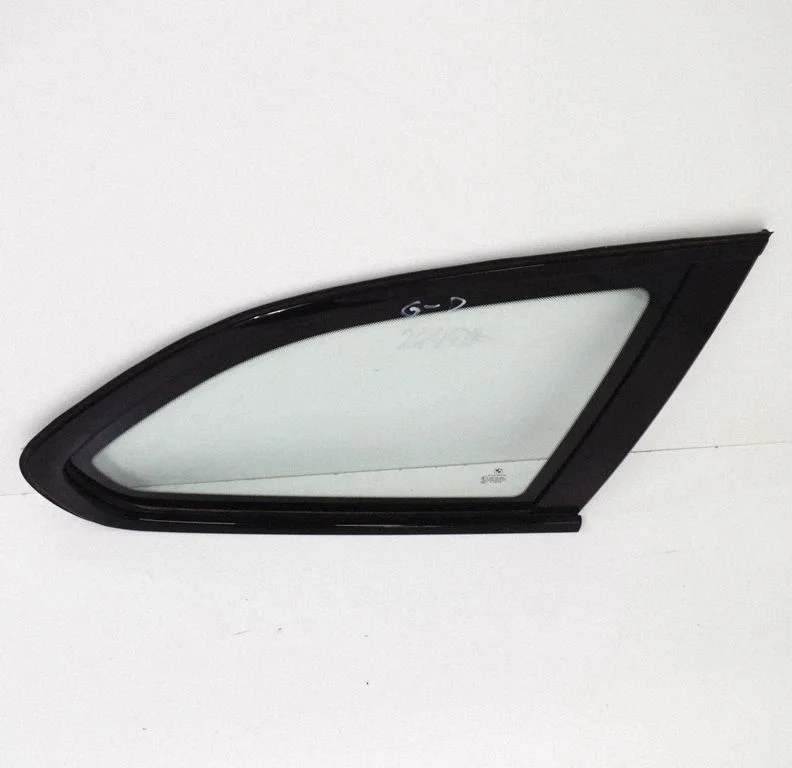 Rear side window – right