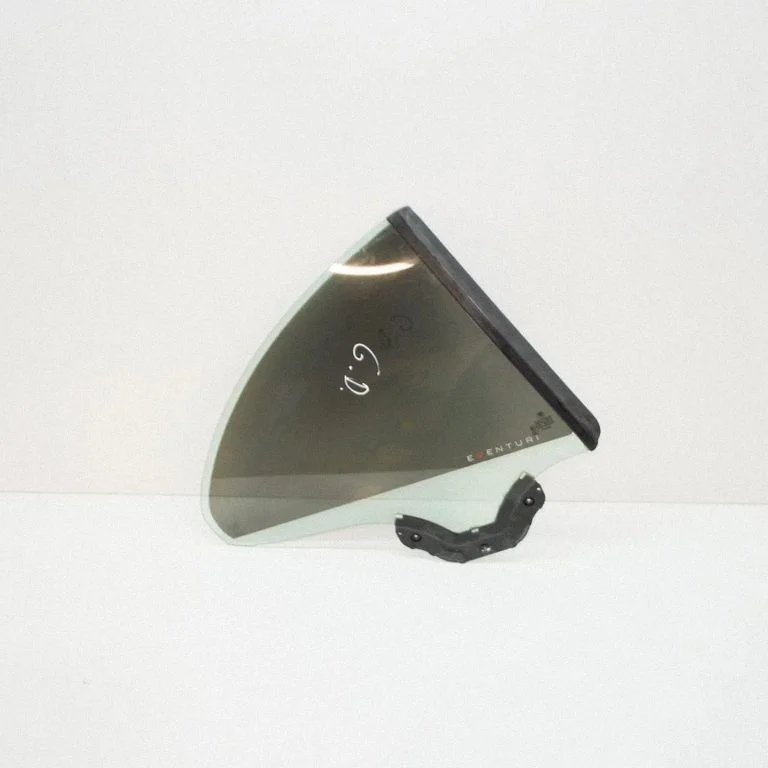Rear side window 43R001025