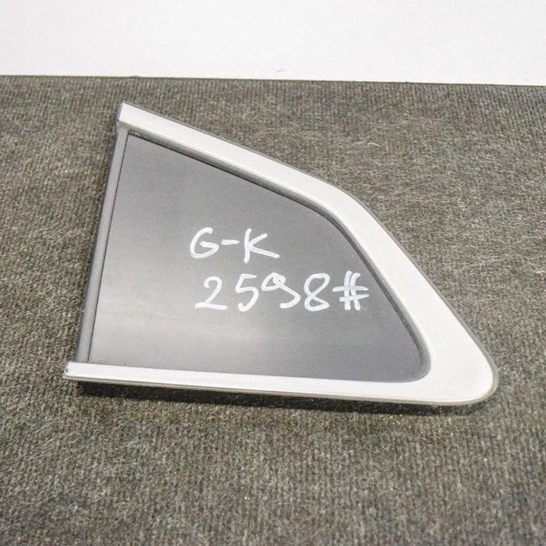 Aizmugurējais sāna virsbūves stikls 833134EA0A
