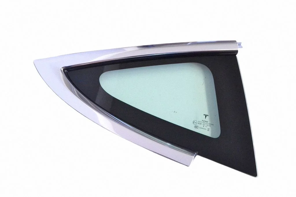 Rear side window 151497900B