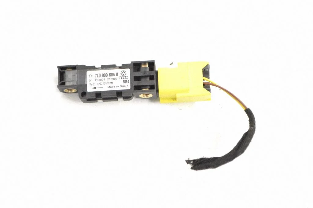 Drošības spilvenu trieciena sensors 7L0909606B