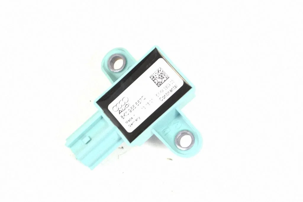 Drošības spilvenu trieciena sensors 8K0955557C