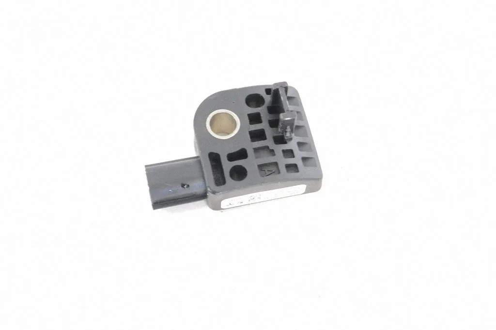 Drošības spilvenu trieciena sensors – Tesla Model S (2012-)