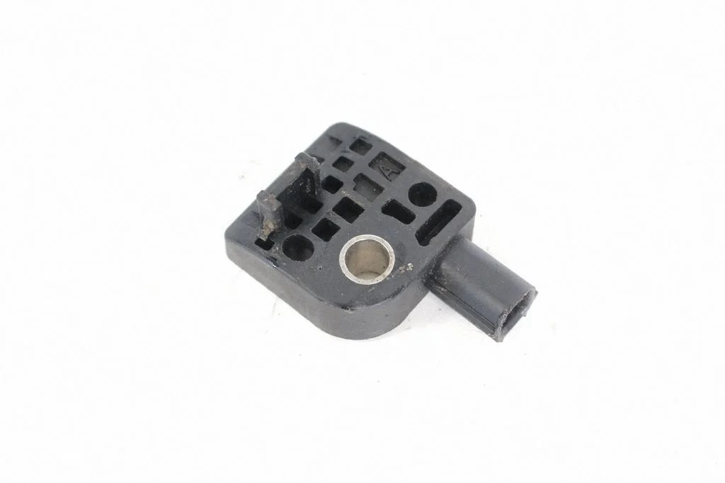 Drošības spilvenu trieciena sensors – Tesla Model S (2012-)