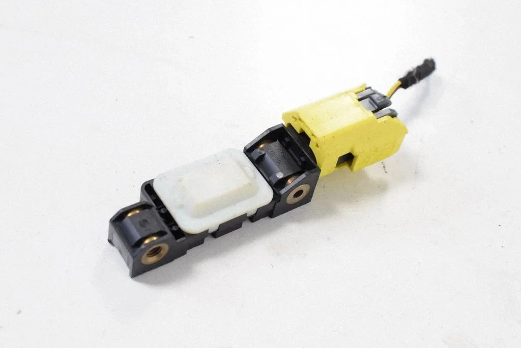 Airbag deployment crash/impact sensor 7L0909606B