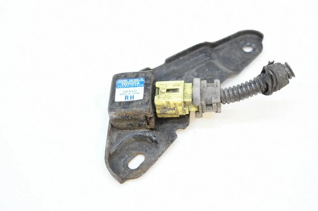Czujnik zderzeniowy poduszek powietrznych – Toyota Prius (XW20) (2003-2009)