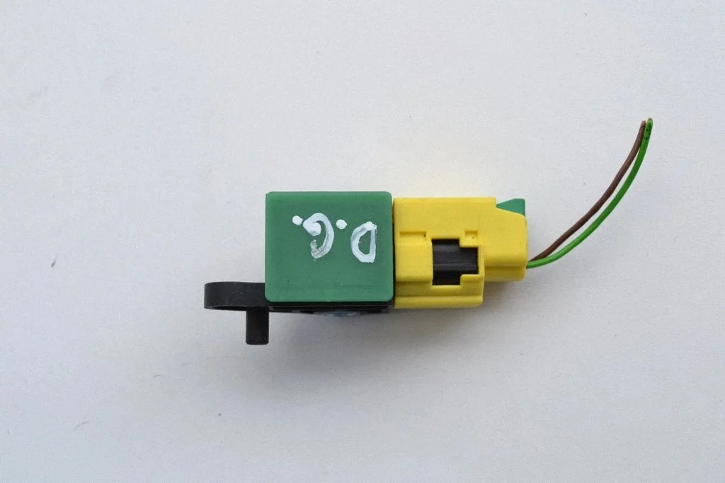 Drošības spilvenu trieciena sensors 8K0973323
