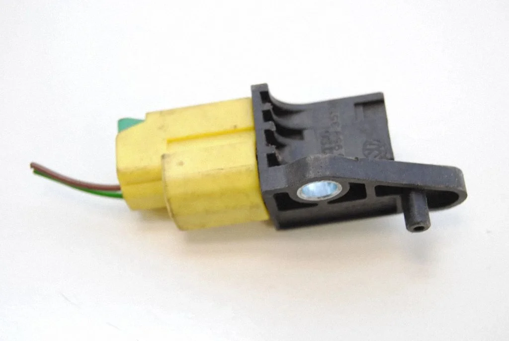 Drošības spilvenu trieciena sensors – Volkswagen Passat B6 (2005-2010)