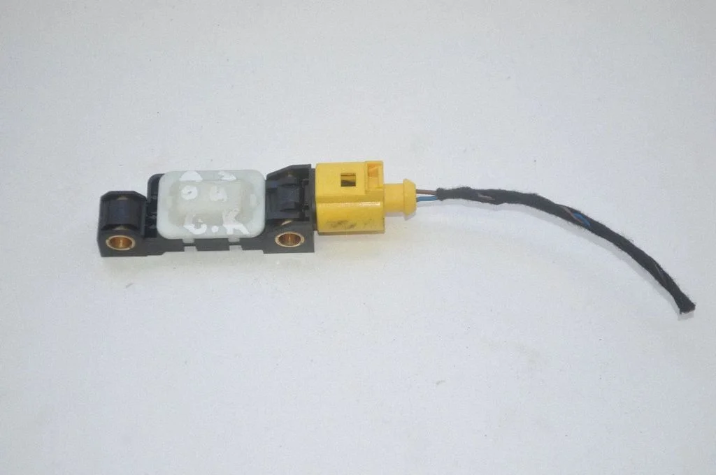 Drošības spilvenu trieciena sensors 4B0959643E
