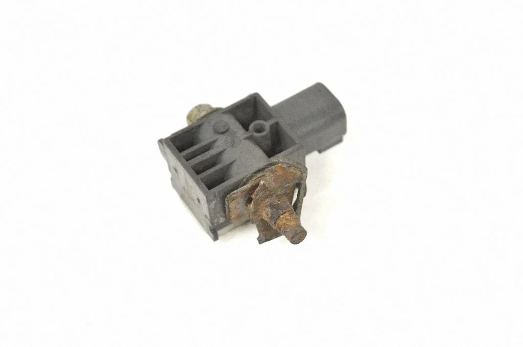 Drošības spilvenu trieciena sensors 8X2314B006AA
