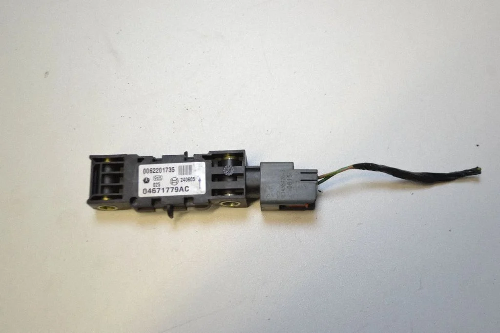 Drošības spilvenu trieciena sensors 04671779AC