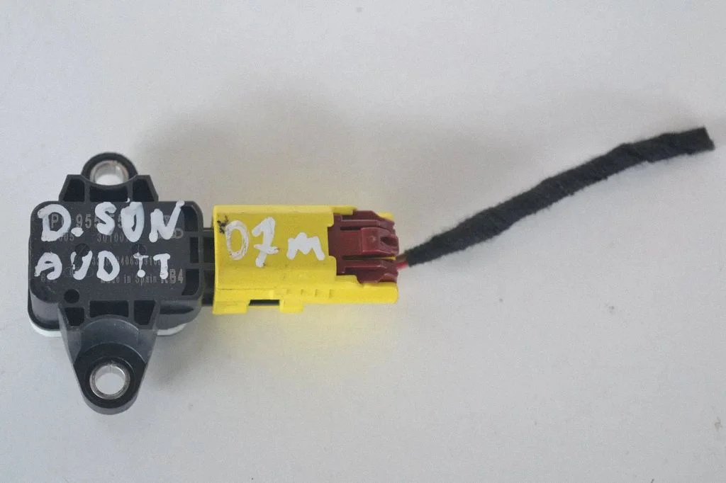 Drošības spilvenu trieciena sensors 8P0955557