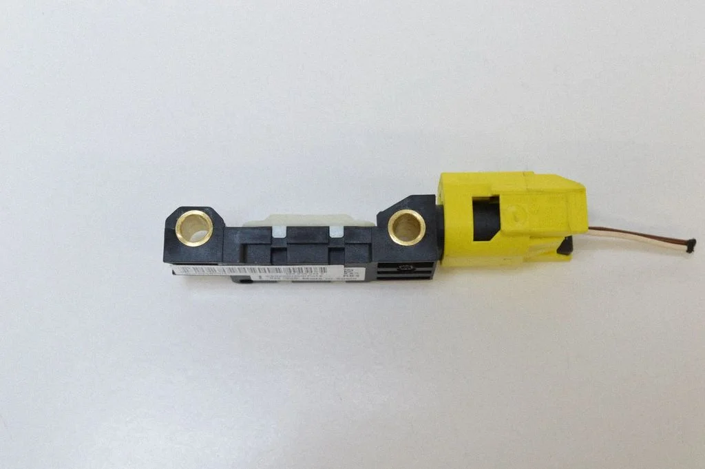 Drošības spilvenu trieciena sensors 4B0959643E
