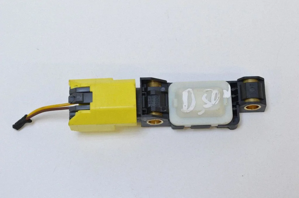Drošības spilvenu trieciena sensors 4B0959643E