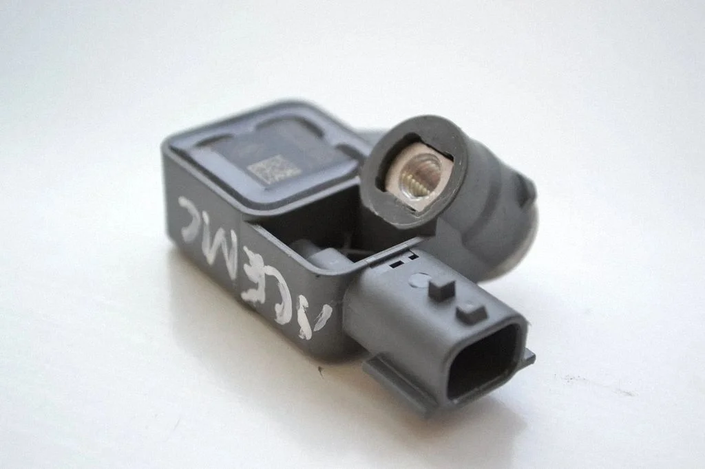 Drošības spilvenu trieciena sensors – labā