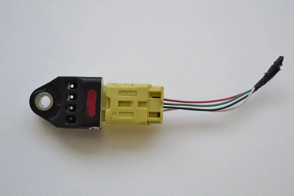 Airbag deployment crash/impact sensor – Lexus RX III (2008-2015)