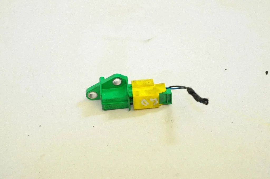 Drošības spilvenu trieciena sensors 1K0909606C