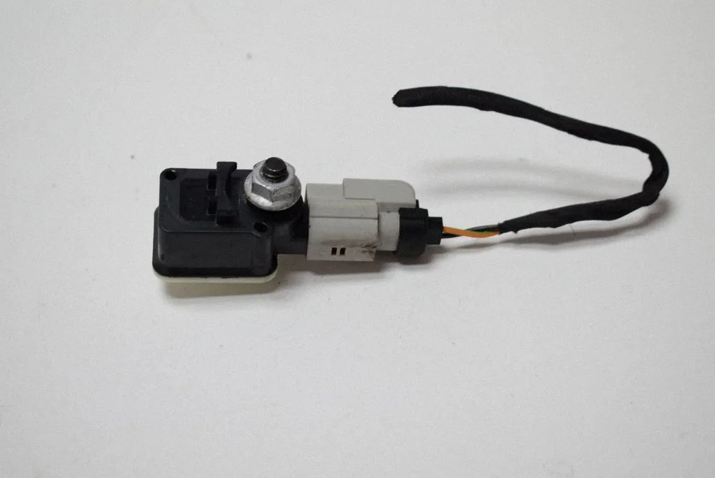 Airbag deployment crash/impact sensor 13576422 – Opel Cascada (2013-)