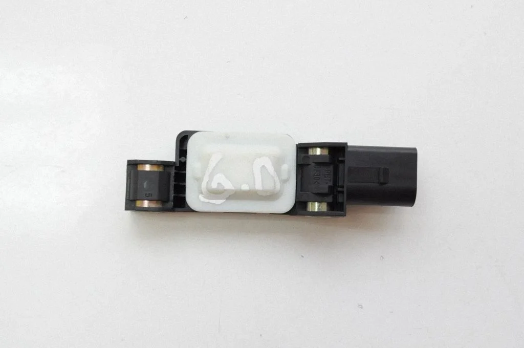 Drošības spilvenu trieciena sensors 4B0959643E
