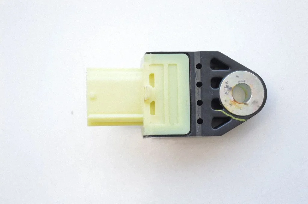 Drošības spilvenu trieciena sensors 91002U1HQ