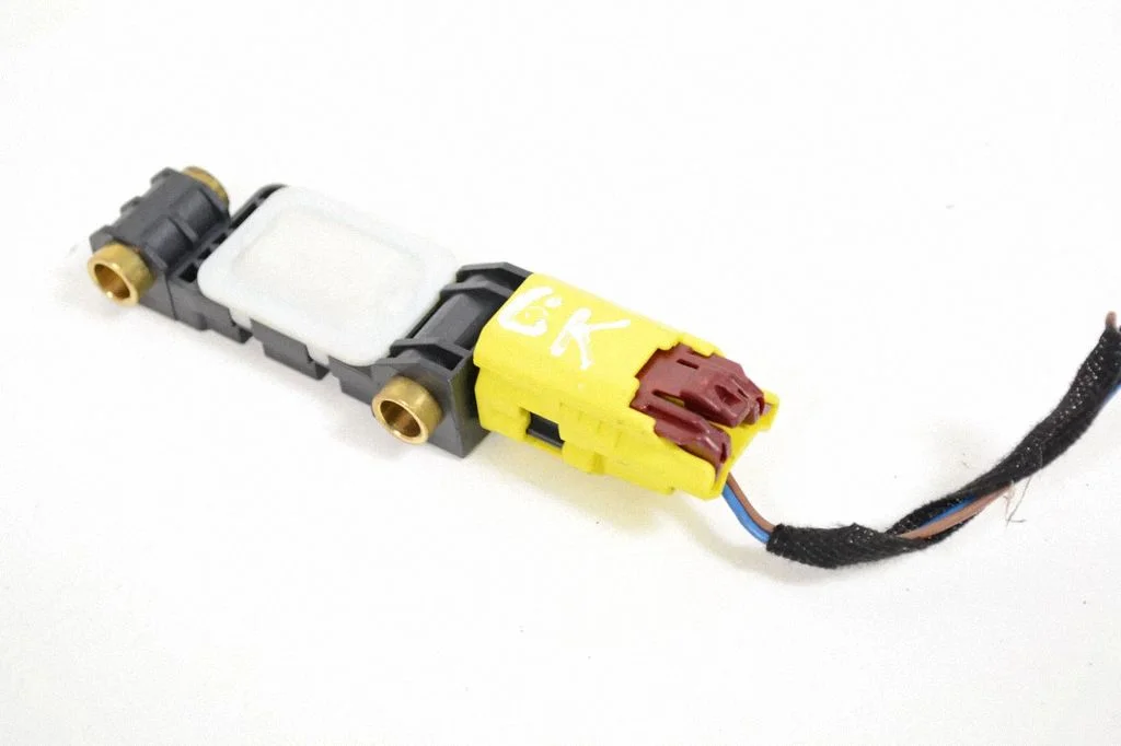 Drošības spilvenu trieciena sensors 8E0959643B
