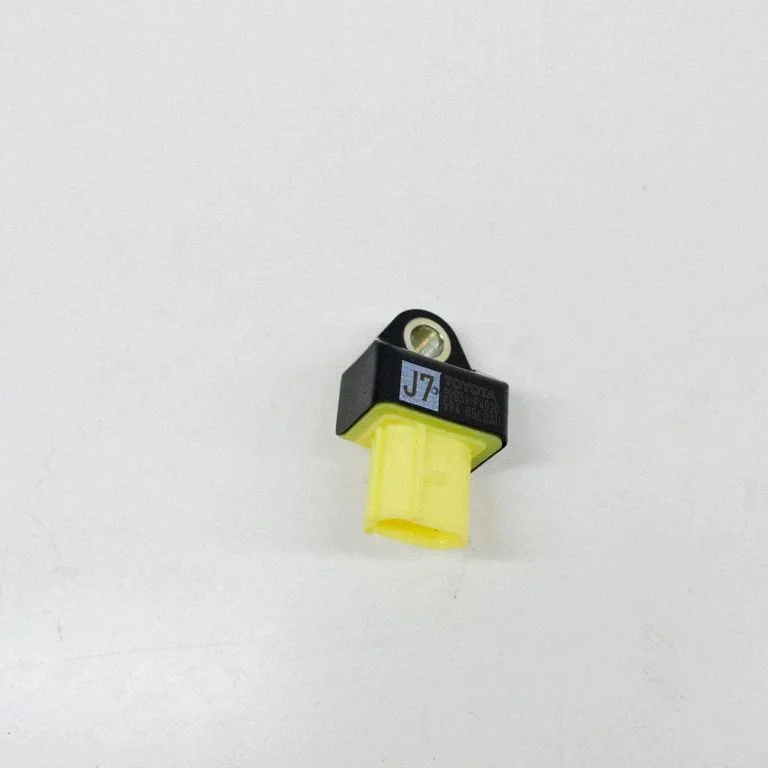 Czujnik zderzeniowy poduszek powietrznych 89831F4020