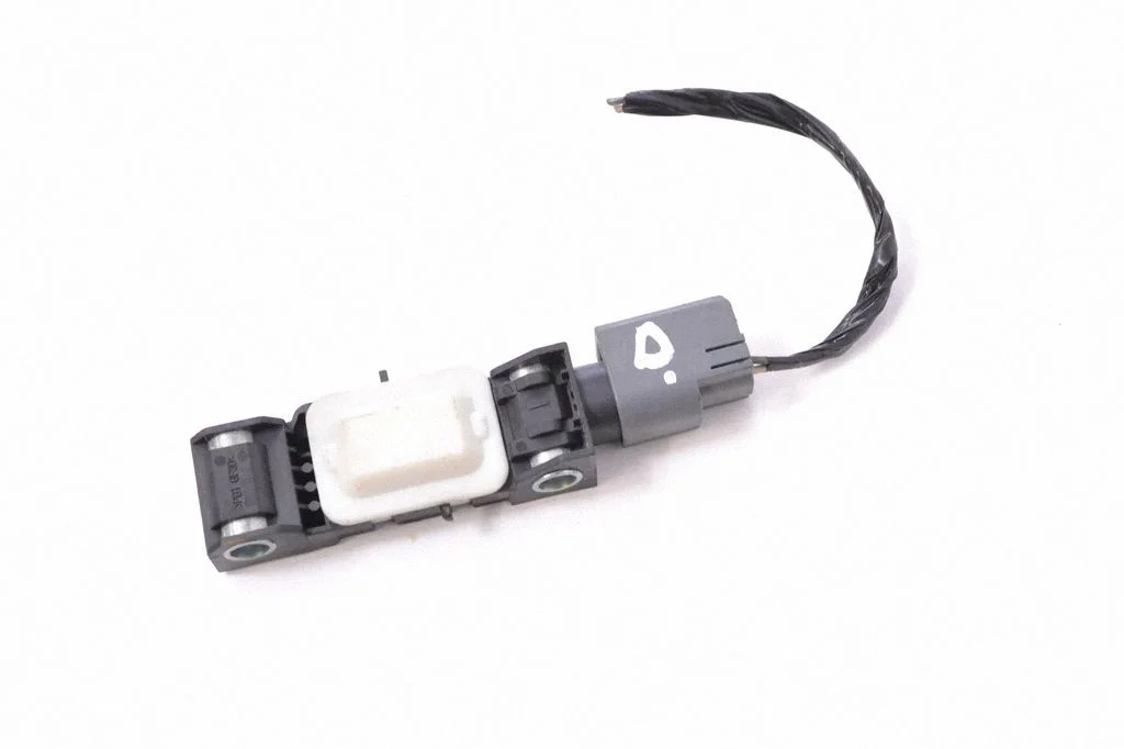 Drošības spilvenu trieciena sensors 04671779AC