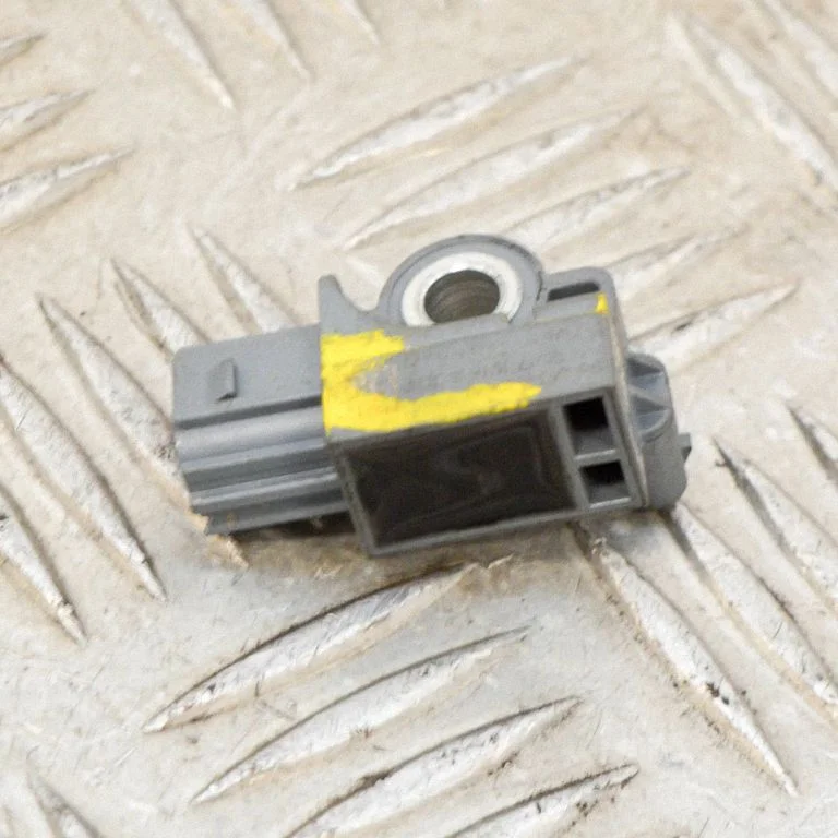 Drošības spilvenu trieciena sensors – aizmugurējā labā