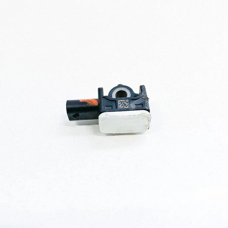 Drošības spilvenu trieciena sensors – Tesla Model S (2012-)