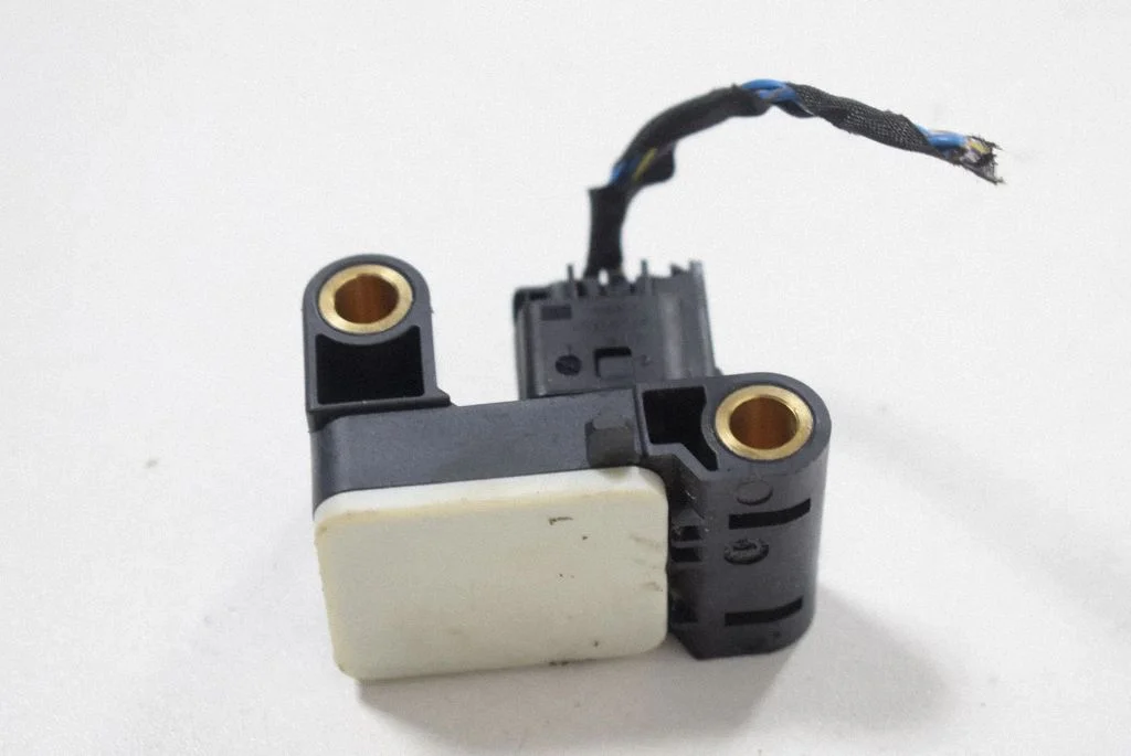 Drošības spilvenu trieciena sensors – BMW 1. sērija E82 E88 (2007-2014)
