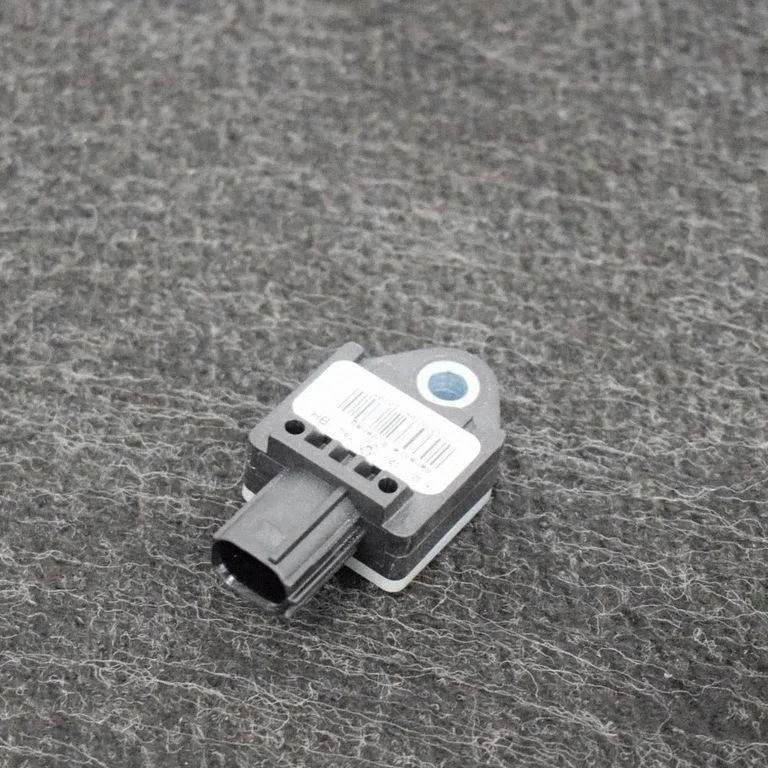 Drošības spilvenu trieciena sensors – labā