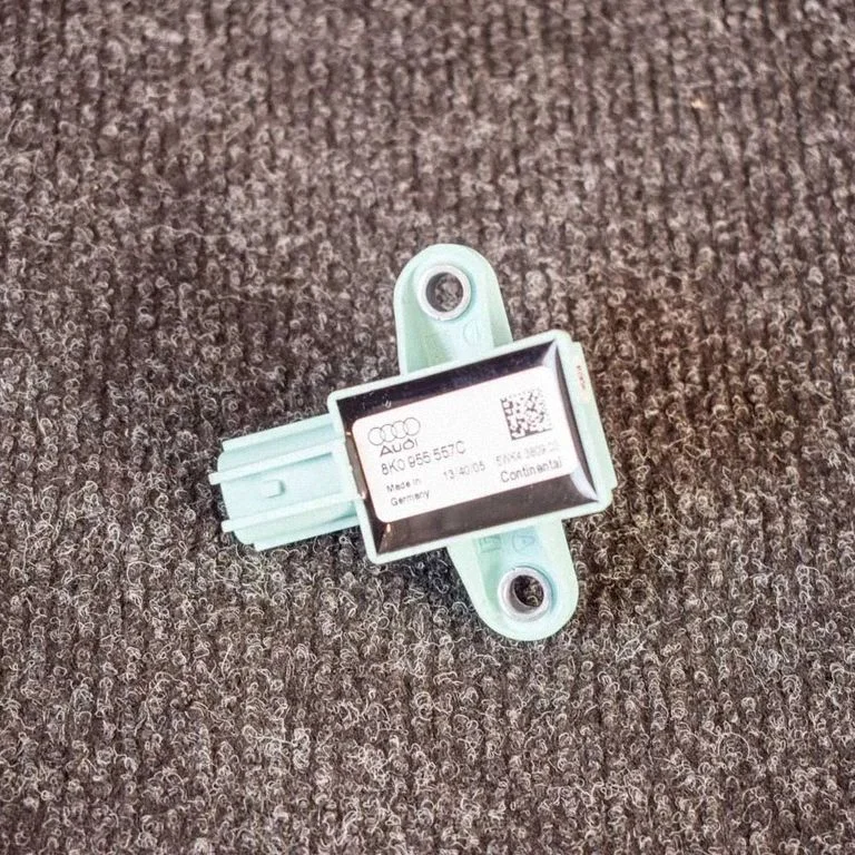 Drošības spilvenu trieciena sensors 8K0955557C