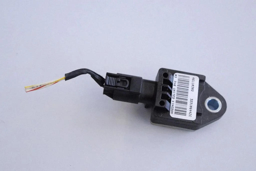 Airbag deployment crash/impact sensor – Porsche Panamera (970) (2009-2017)