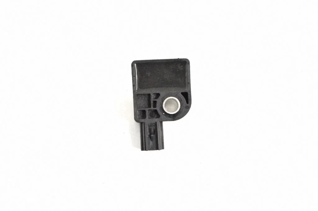 Drošības spilvenu trieciena sensors – Tesla Model S (2012-)
