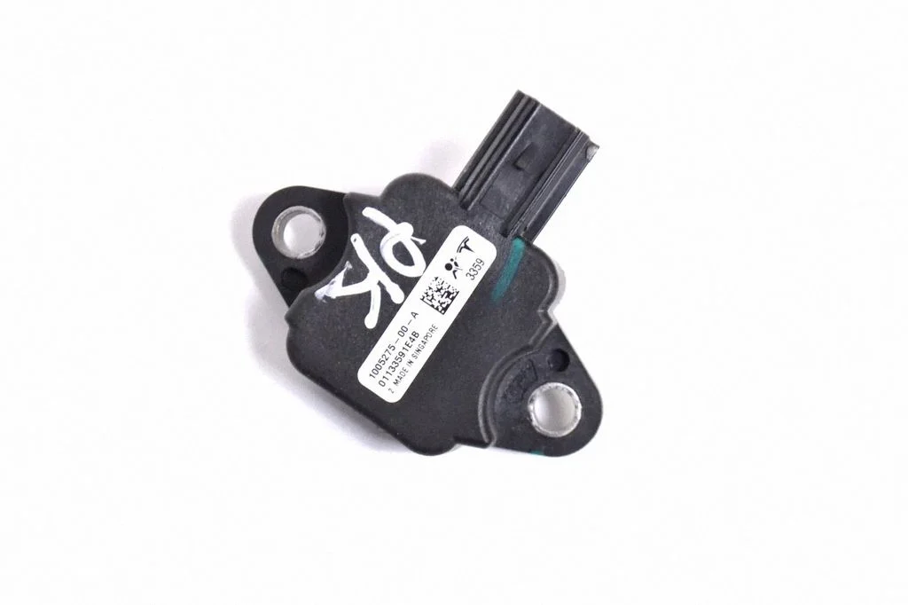 Airbag deployment crash/impact sensor – Tesla Model S (2012-)